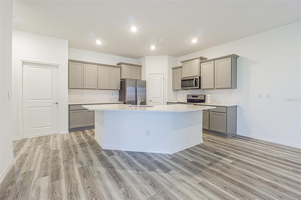 En Renta: $2,400 (3 camas, 2 baños, 1565 Pies cuadrados)