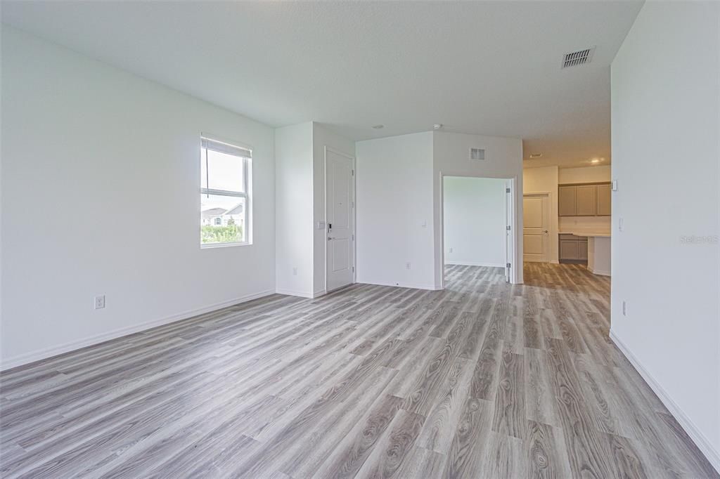 En Renta: $2,400 (3 camas, 2 baños, 1565 Pies cuadrados)