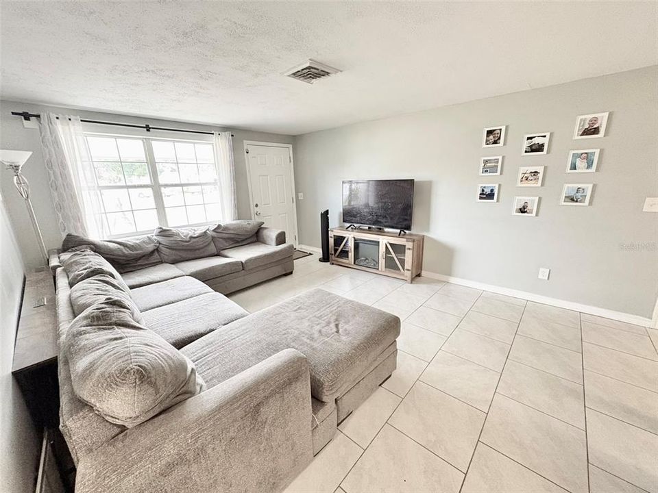 En Venta: $395,000 (3 camas, 2 baños, 952 Pies cuadrados)