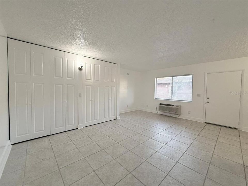 For Rent: $1,000 (0 beds, 1 baths, 450 Square Feet)