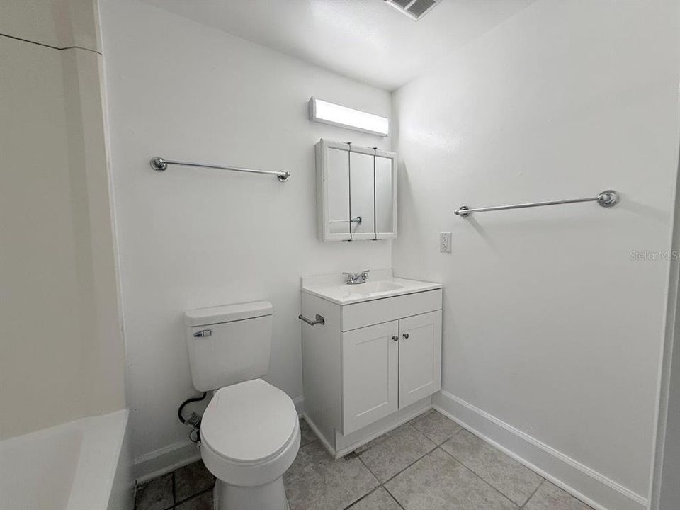 For Rent: $1,000 (0 beds, 1 baths, 450 Square Feet)