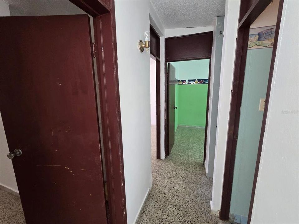 合同活跃: $155,000 (3 贝兹, 1 浴室, 1190 平方英尺)