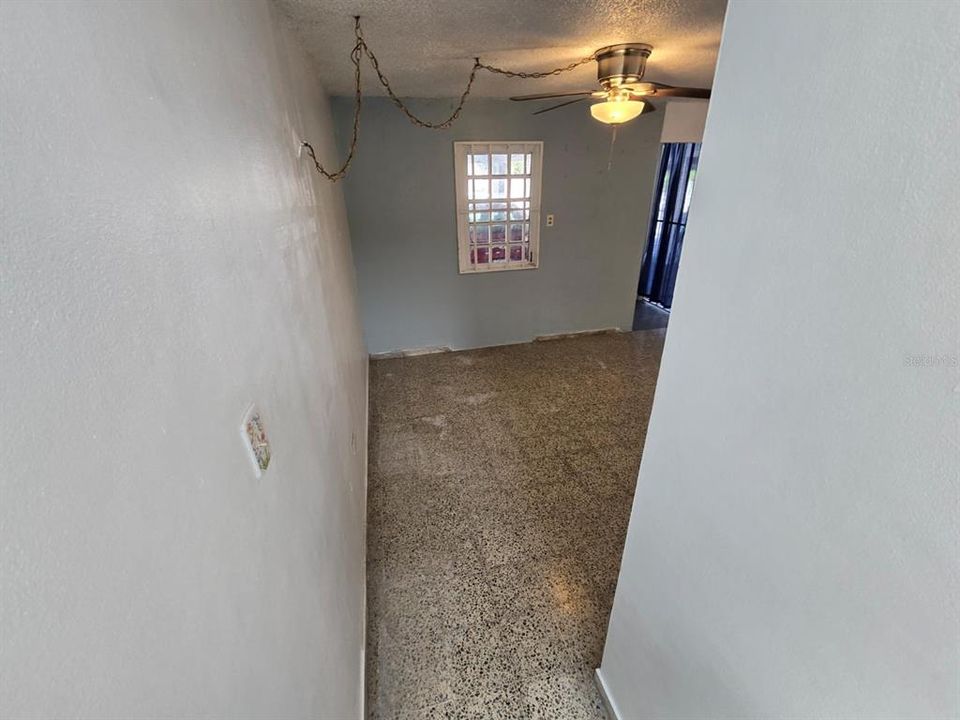 合同活跃: $155,000 (3 贝兹, 1 浴室, 1190 平方英尺)