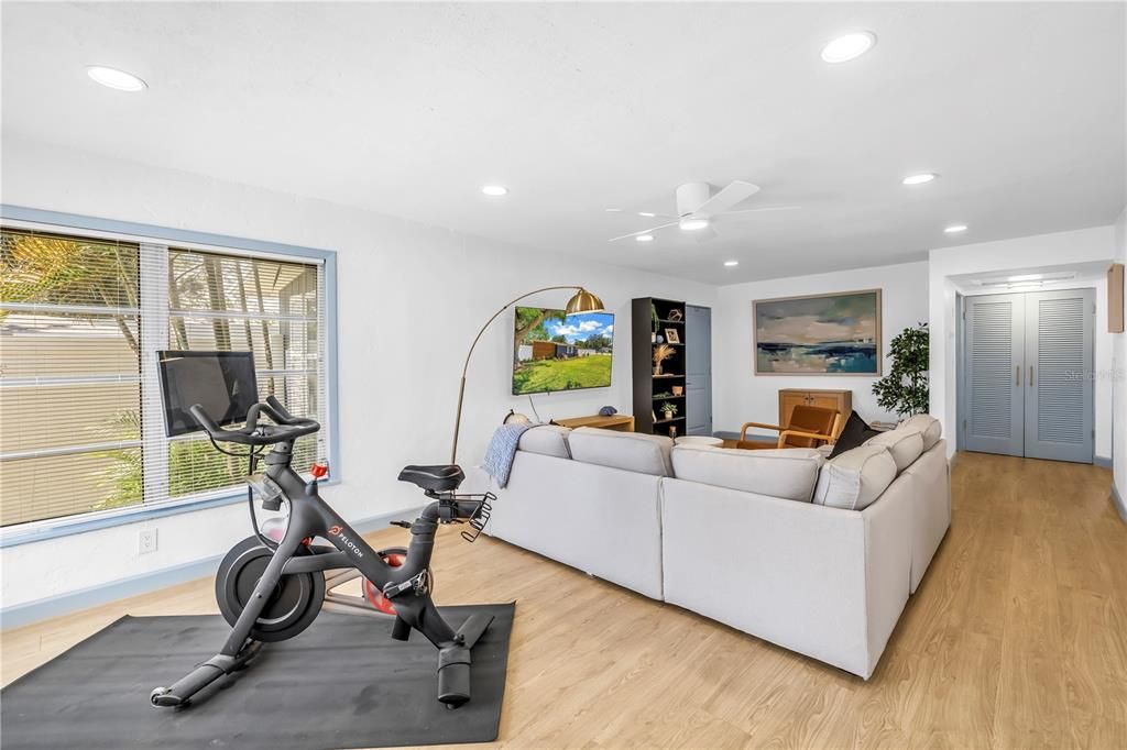 For Rent: $2,950 (3 beds, 1 baths, 960 Square Feet)