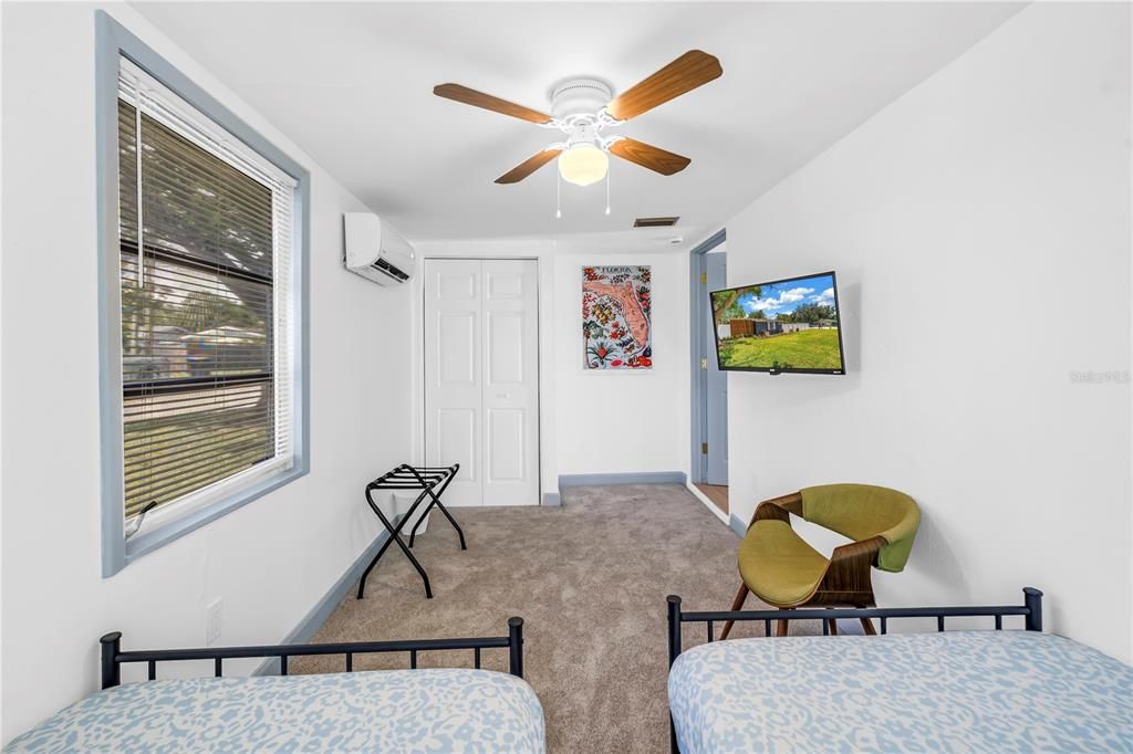 For Rent: $2,950 (3 beds, 1 baths, 960 Square Feet)