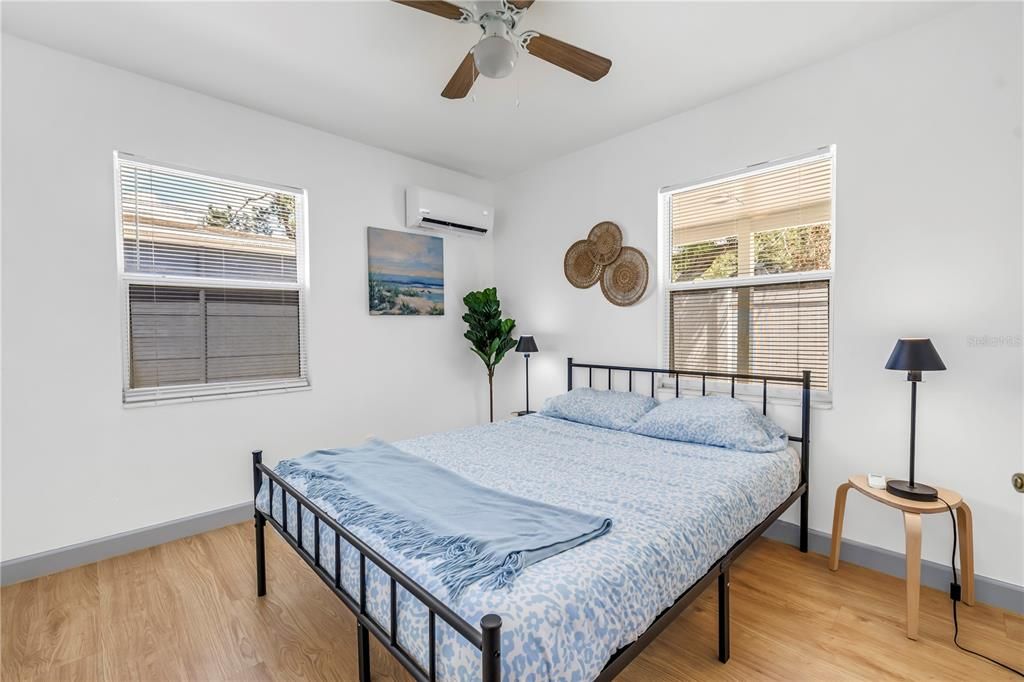 For Rent: $2,950 (3 beds, 1 baths, 960 Square Feet)