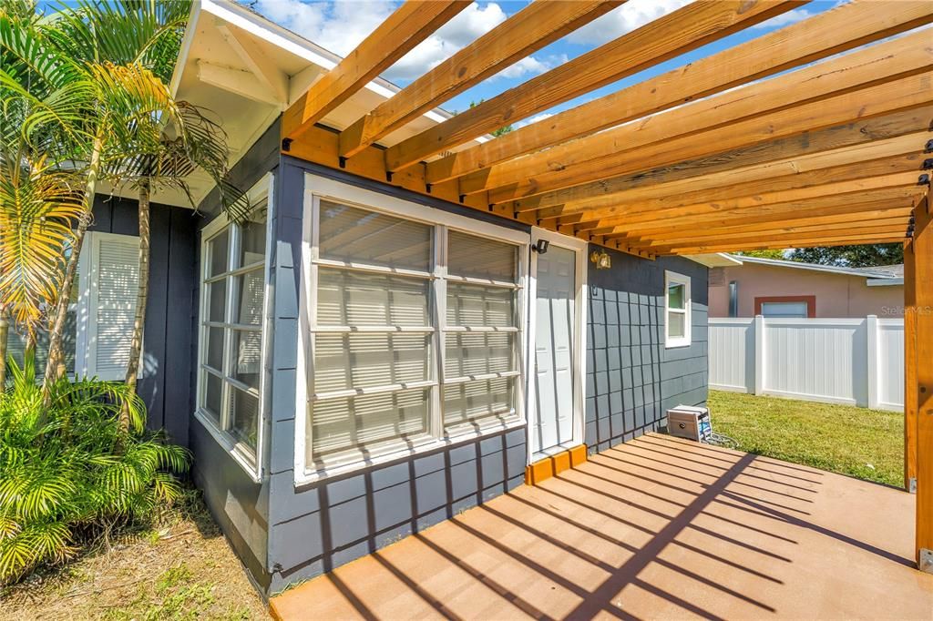 For Rent: $2,950 (3 beds, 1 baths, 960 Square Feet)