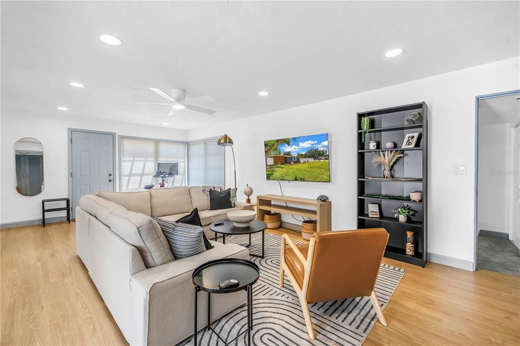 For Rent: $2,950 (3 beds, 1 baths, 960 Square Feet)