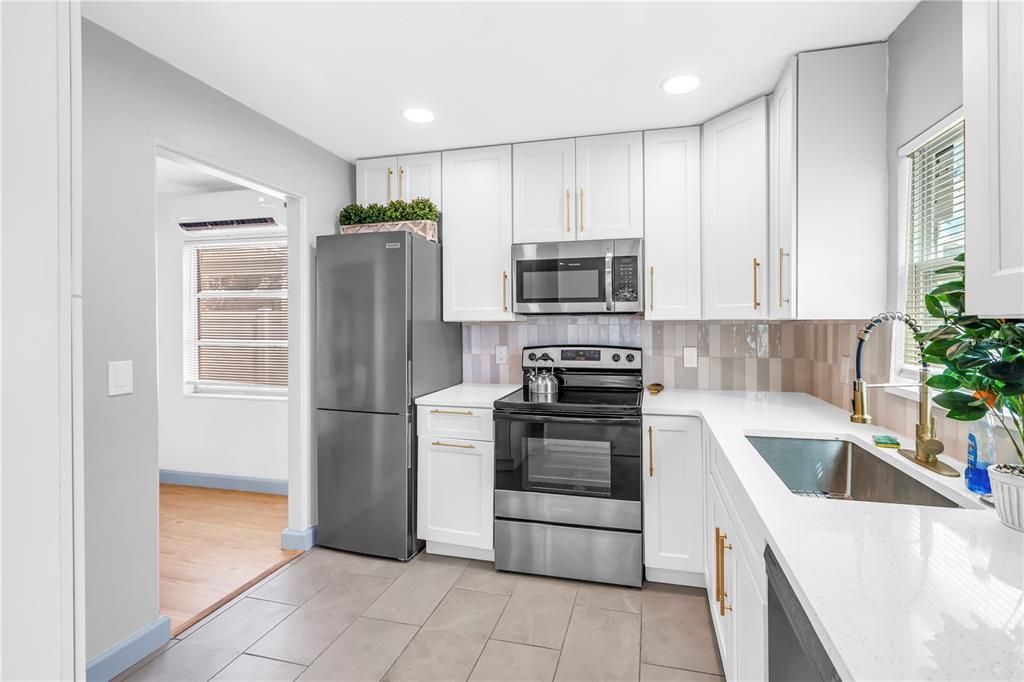 For Rent: $2,950 (3 beds, 1 baths, 960 Square Feet)