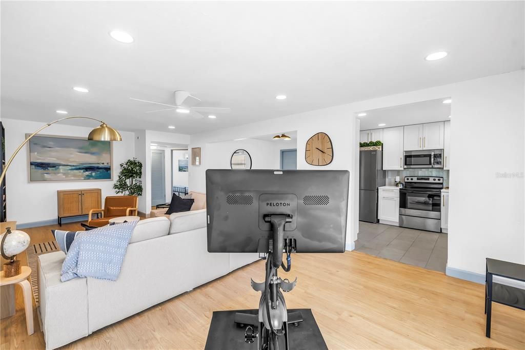 For Rent: $2,950 (3 beds, 1 baths, 960 Square Feet)