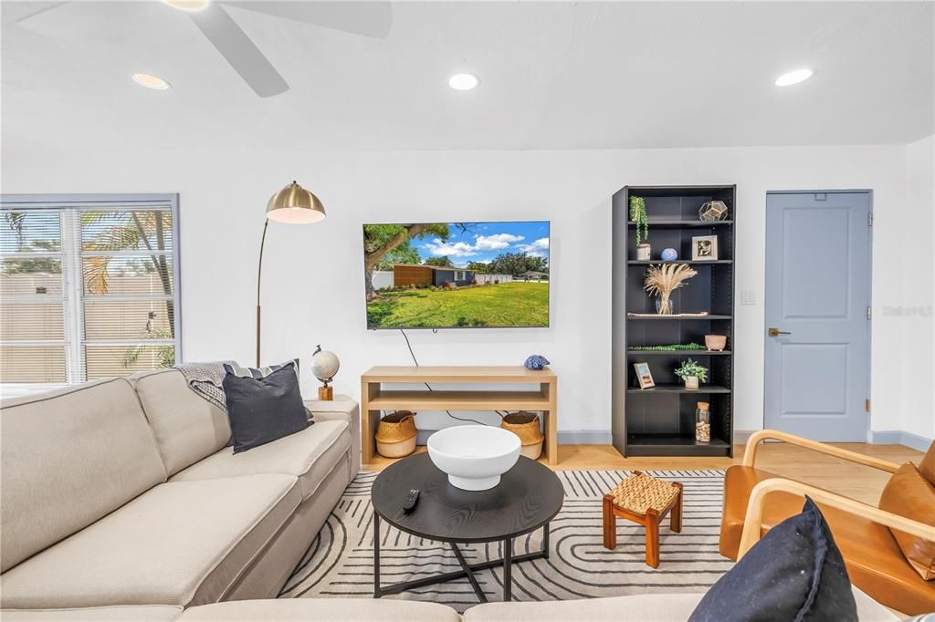 For Rent: $2,950 (3 beds, 1 baths, 960 Square Feet)