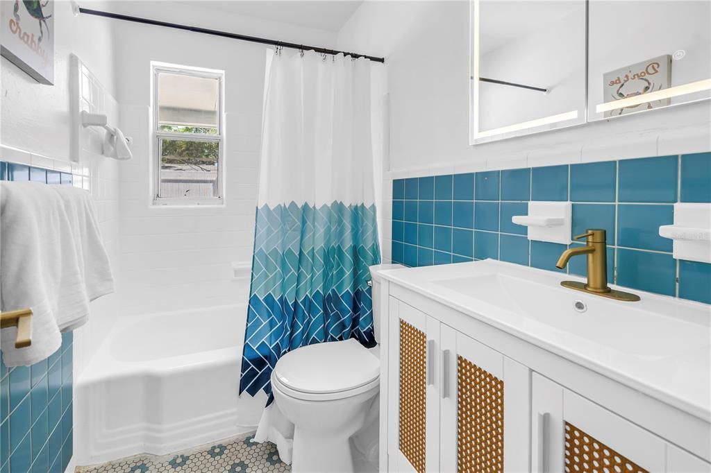 For Rent: $2,950 (3 beds, 1 baths, 960 Square Feet)