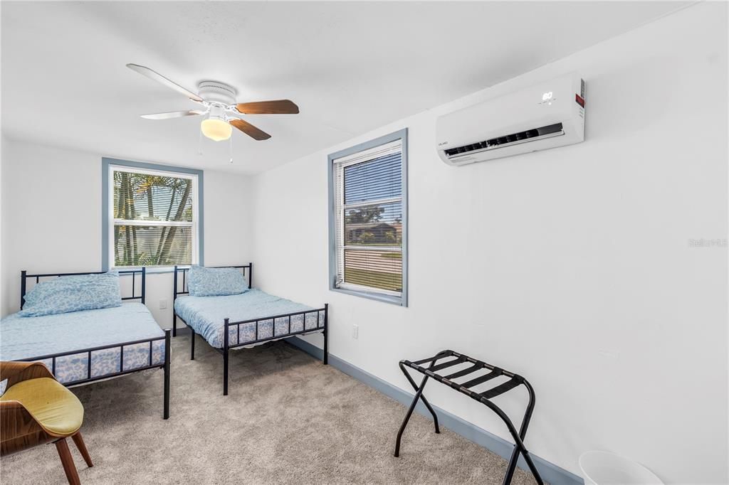 For Rent: $2,950 (3 beds, 1 baths, 960 Square Feet)