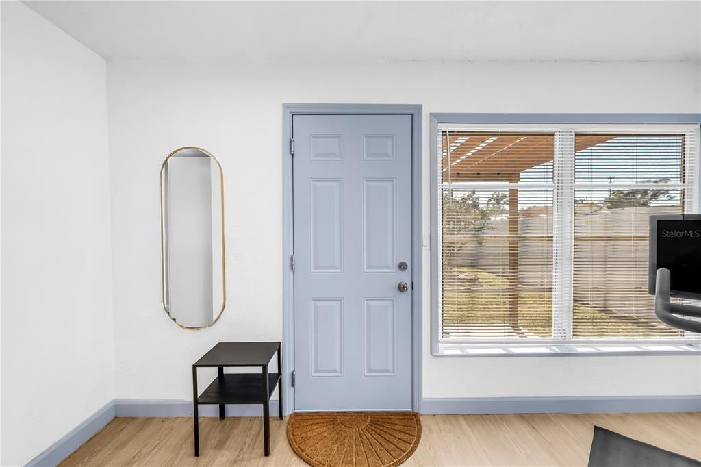 For Rent: $2,950 (3 beds, 1 baths, 960 Square Feet)