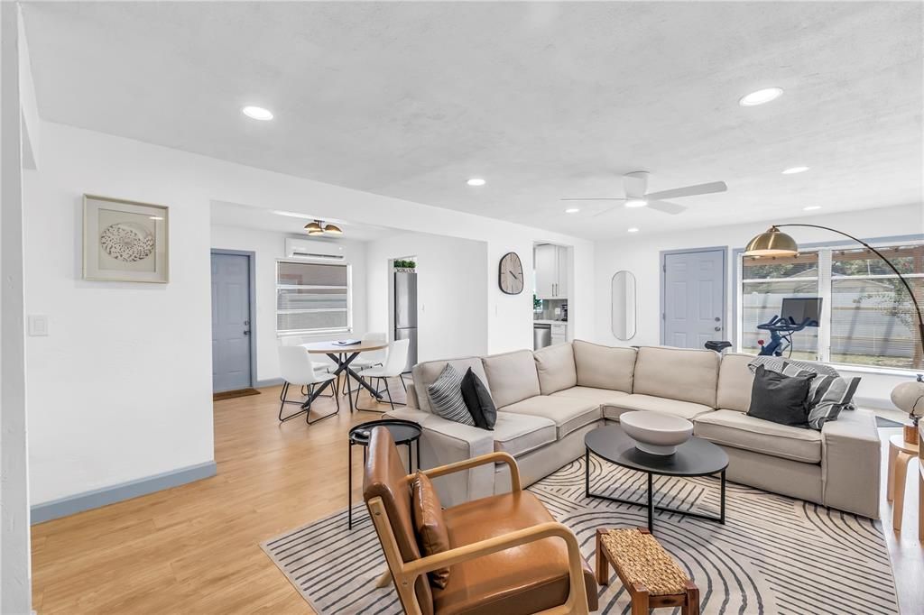 For Rent: $2,950 (3 beds, 1 baths, 960 Square Feet)