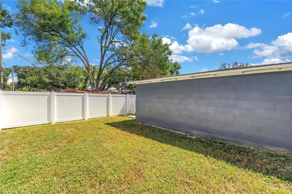 For Rent: $2,950 (3 beds, 1 baths, 960 Square Feet)