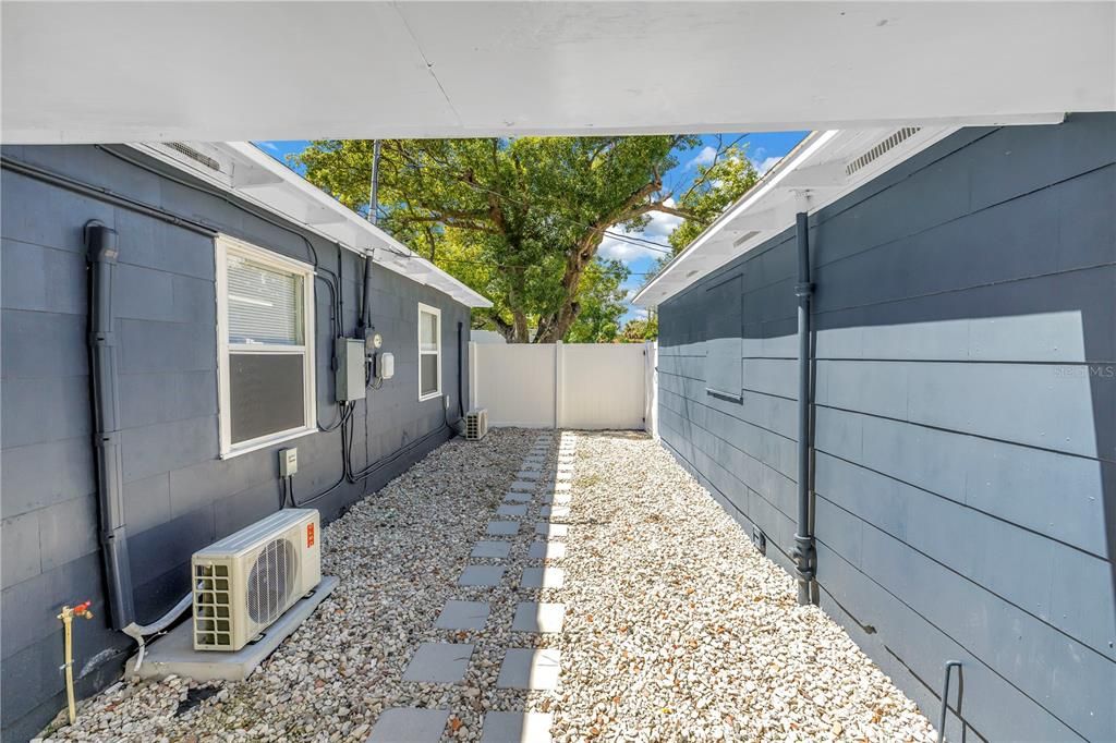 For Rent: $2,950 (3 beds, 1 baths, 960 Square Feet)