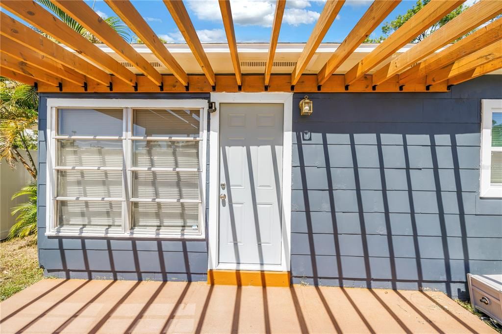 For Rent: $2,950 (3 beds, 1 baths, 960 Square Feet)