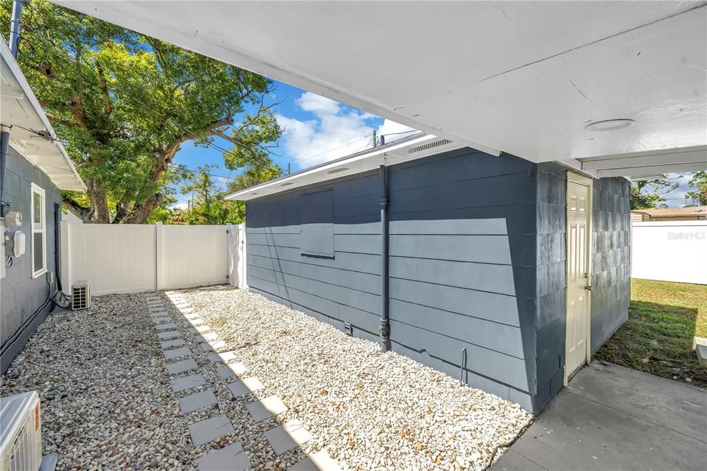 For Rent: $2,950 (3 beds, 1 baths, 960 Square Feet)