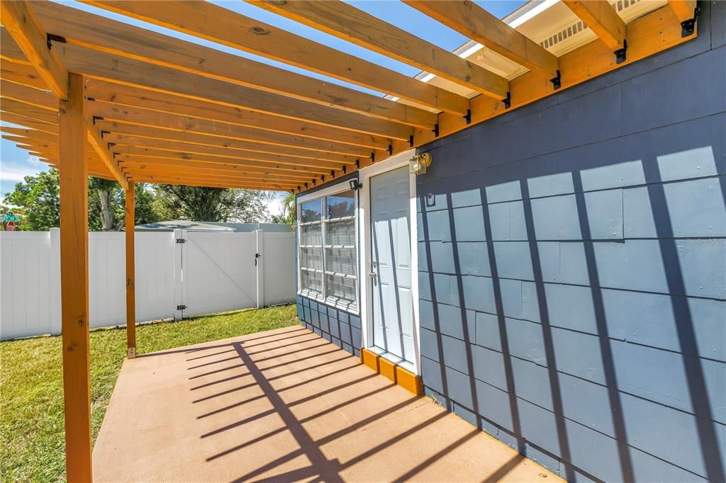 For Rent: $2,950 (3 beds, 1 baths, 960 Square Feet)