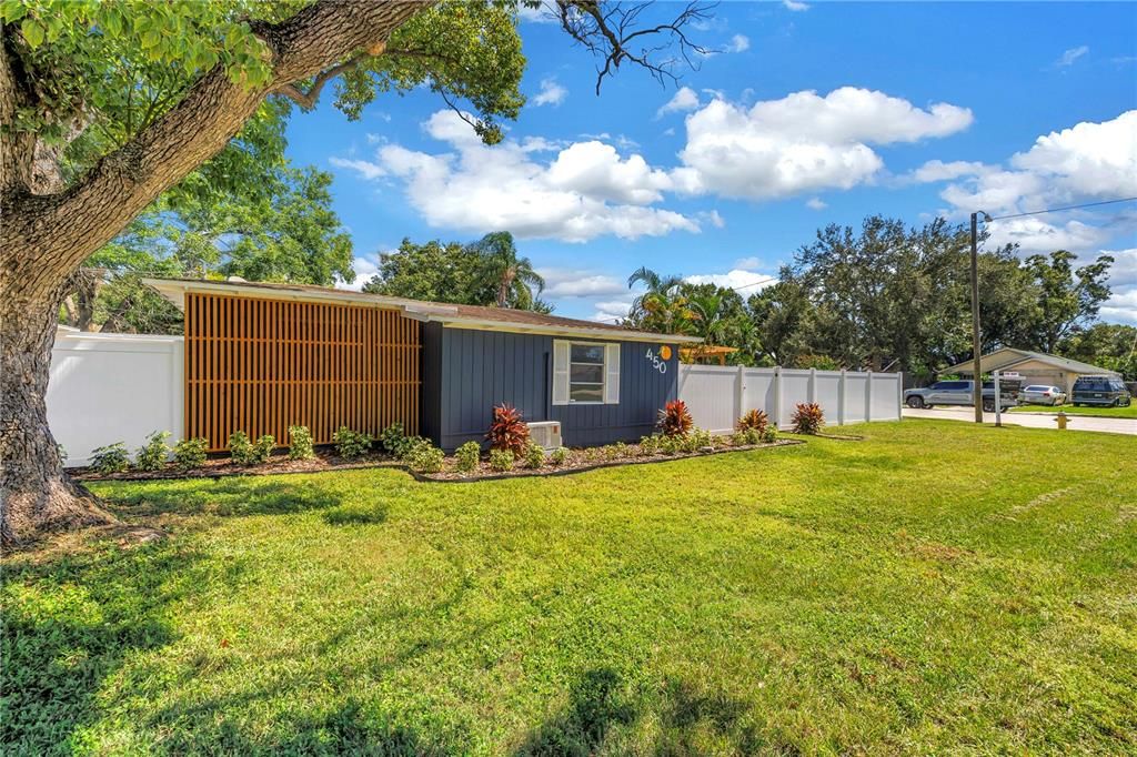 For Rent: $2,950 (3 beds, 1 baths, 960 Square Feet)