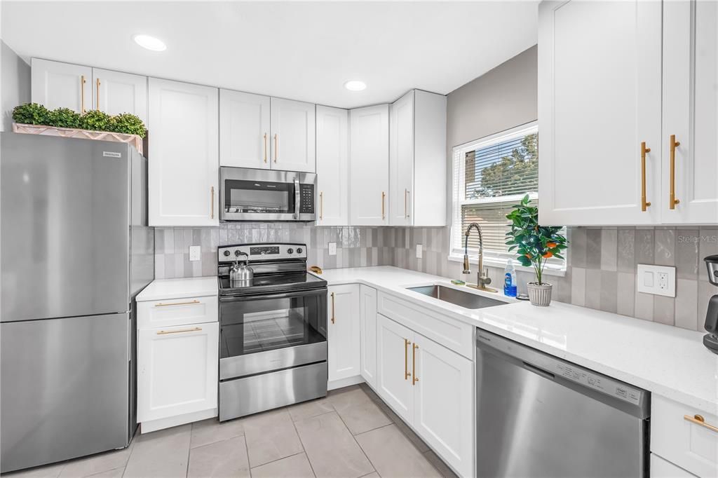 For Rent: $2,950 (3 beds, 1 baths, 960 Square Feet)