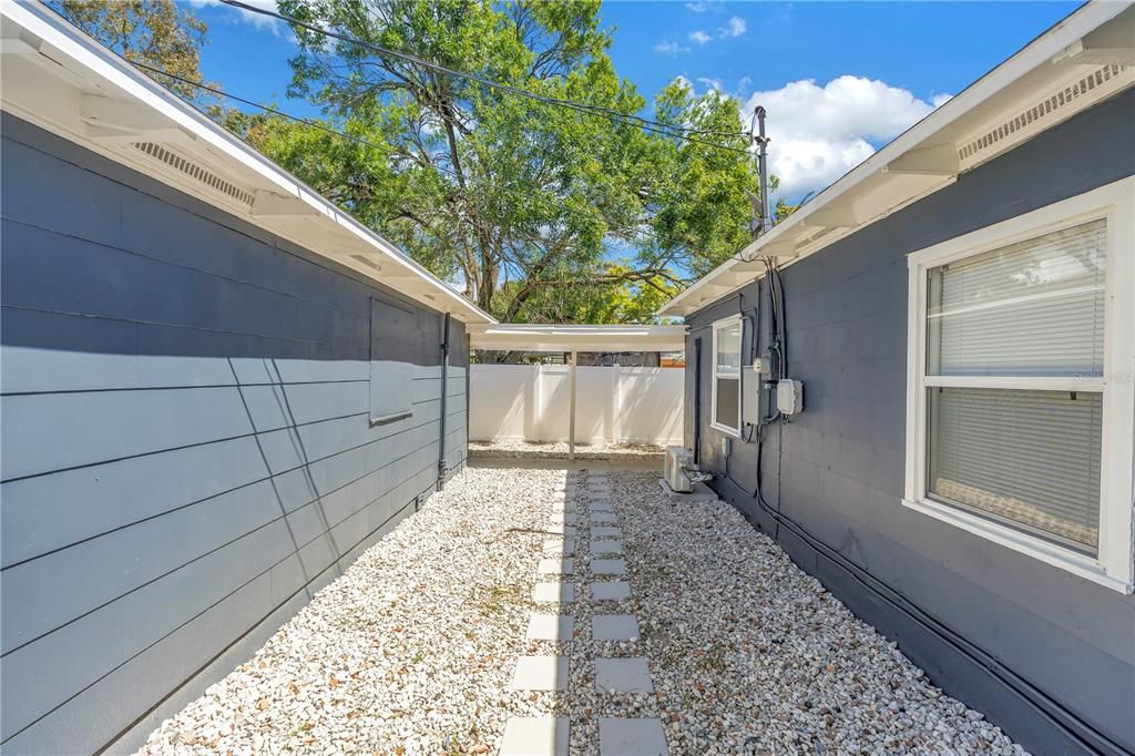 For Rent: $2,950 (3 beds, 1 baths, 960 Square Feet)