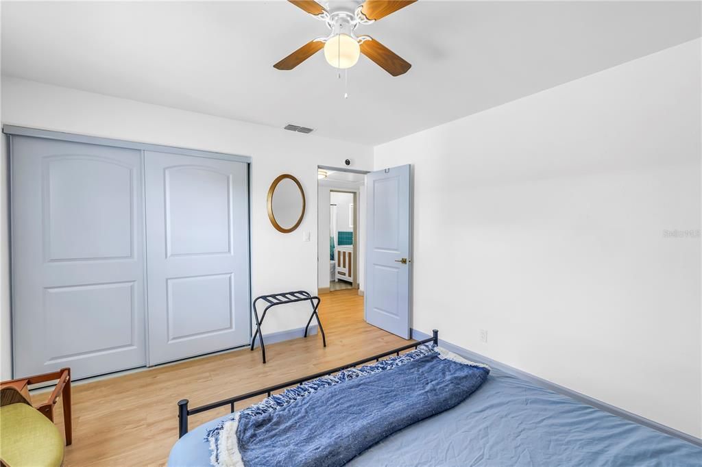 For Rent: $2,950 (3 beds, 1 baths, 960 Square Feet)