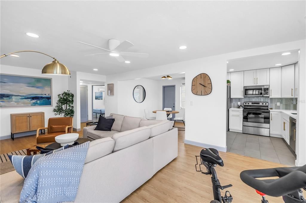 For Rent: $2,950 (3 beds, 1 baths, 960 Square Feet)