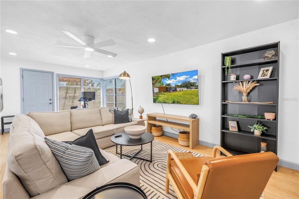 For Rent: $2,950 (3 beds, 1 baths, 960 Square Feet)