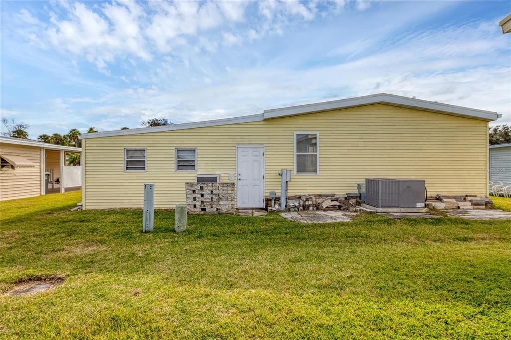 待售: $215,000 (2 贝兹, 2 浴室, 1056 平方英尺)