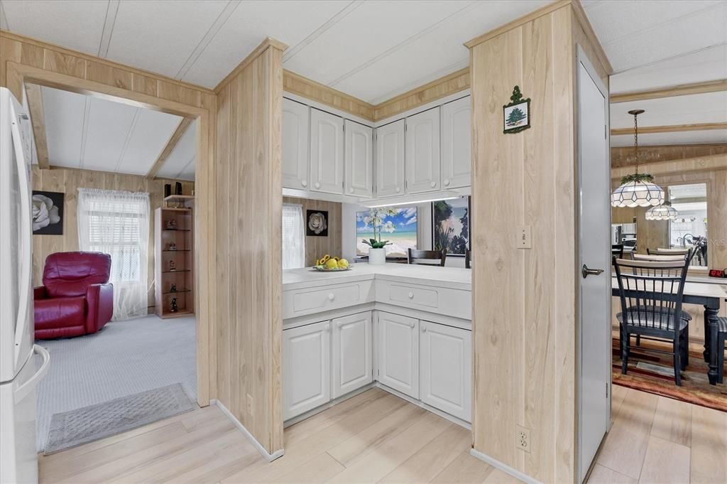 待售: $215,000 (2 贝兹, 2 浴室, 1056 平方英尺)