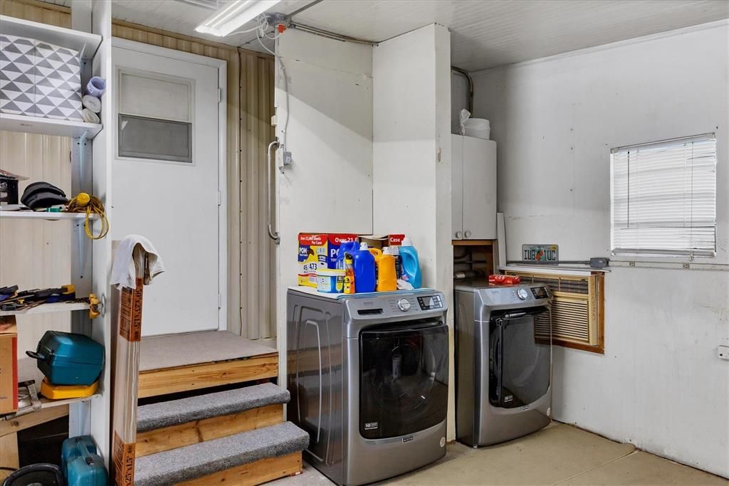 待售: $215,000 (2 贝兹, 2 浴室, 1056 平方英尺)