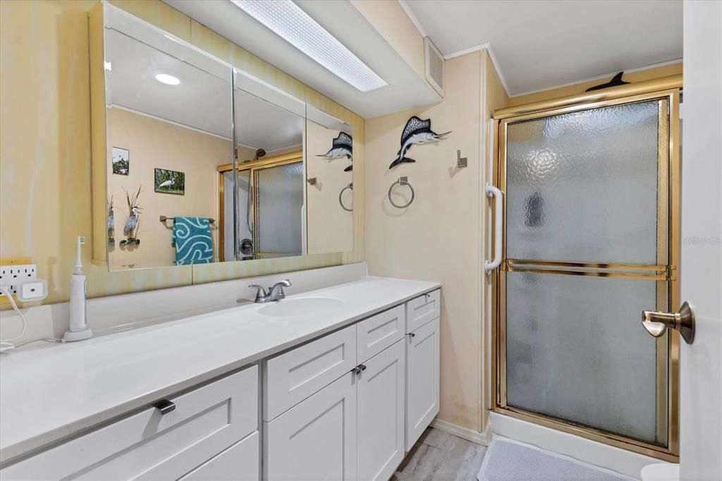 待售: $215,000 (2 贝兹, 2 浴室, 1056 平方英尺)