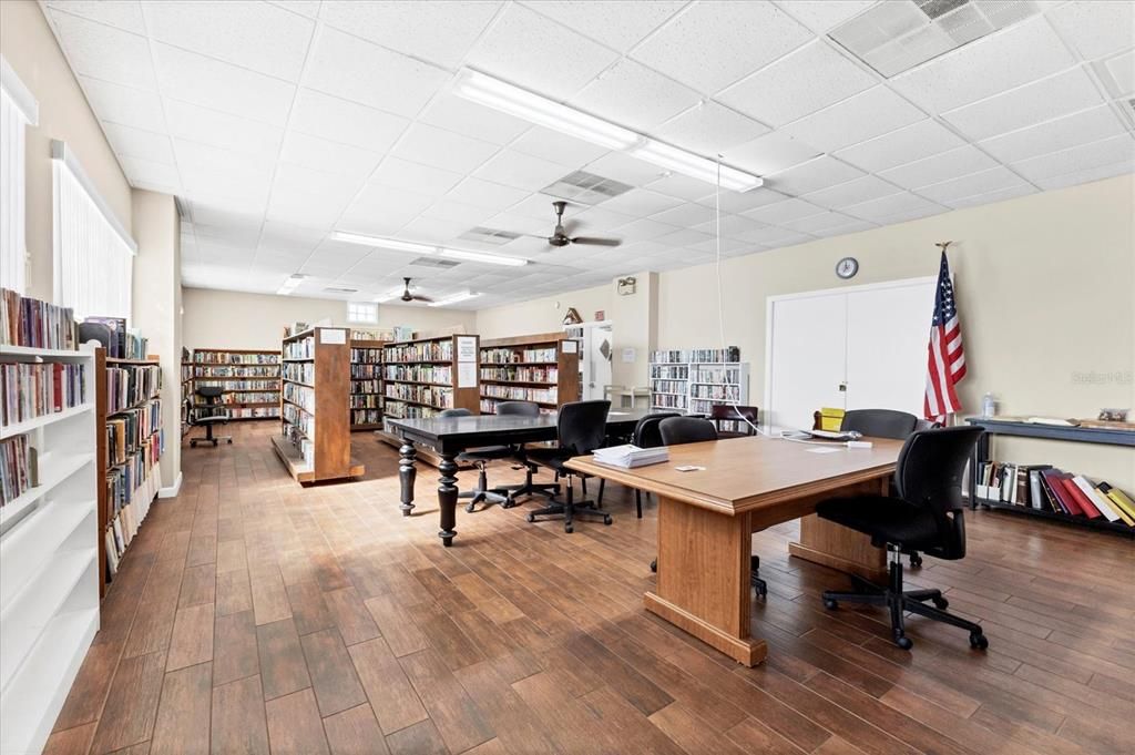 待售: $215,000 (2 贝兹, 2 浴室, 1056 平方英尺)