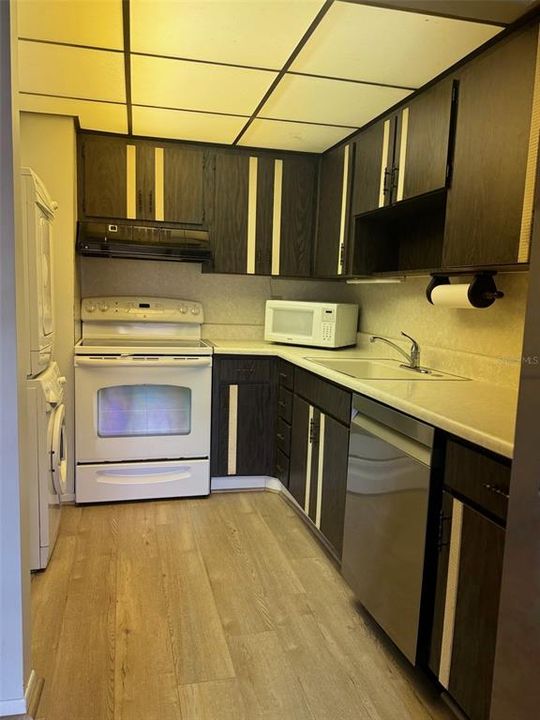 For Rent: $1,500 (2 beds, 1 baths, 936 Square Feet)