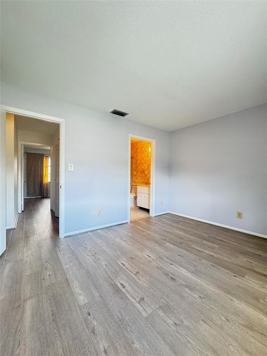 For Rent: $1,500 (2 beds, 1 baths, 936 Square Feet)