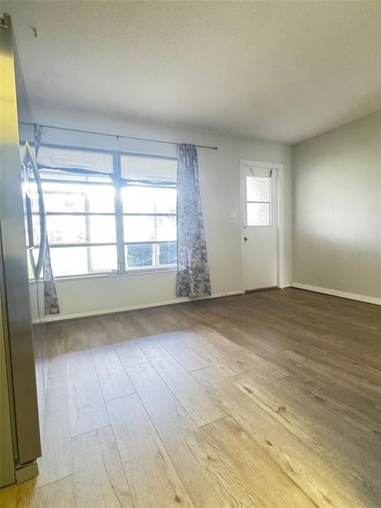 For Rent: $1,500 (2 beds, 1 baths, 936 Square Feet)