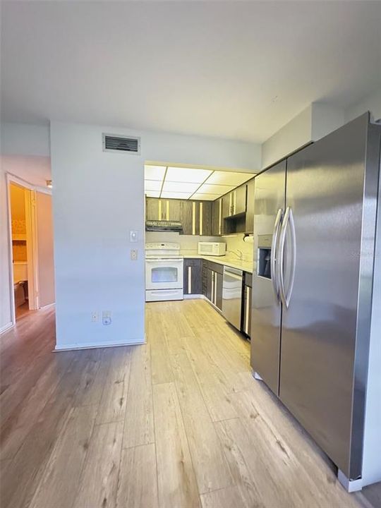 For Rent: $1,500 (2 beds, 1 baths, 936 Square Feet)