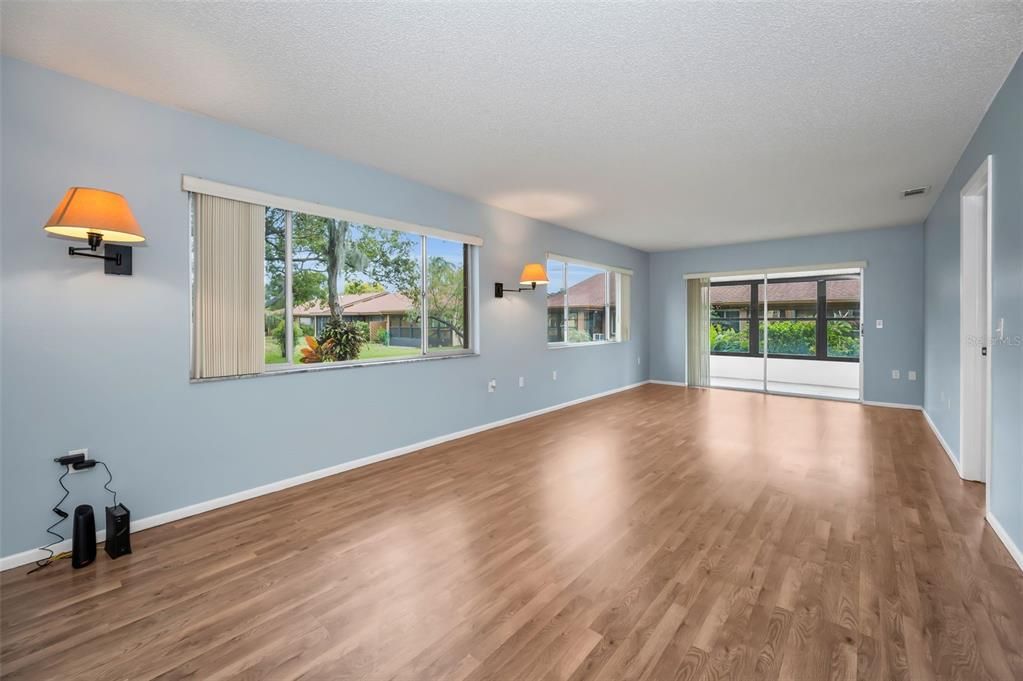 待售: $139,000 (2 贝兹, 2 浴室, 1144 平方英尺)