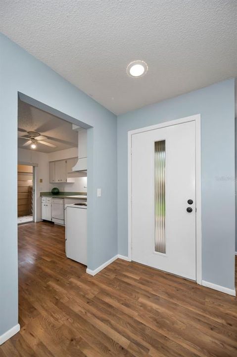 待售: $139,000 (2 贝兹, 2 浴室, 1144 平方英尺)