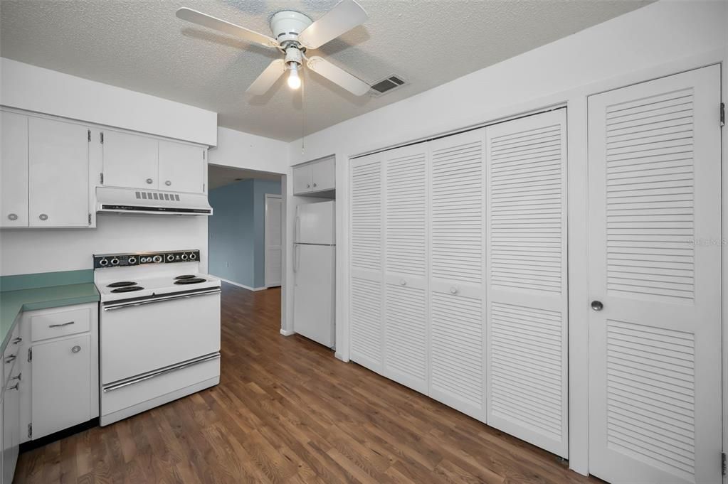 待售: $139,000 (2 贝兹, 2 浴室, 1144 平方英尺)