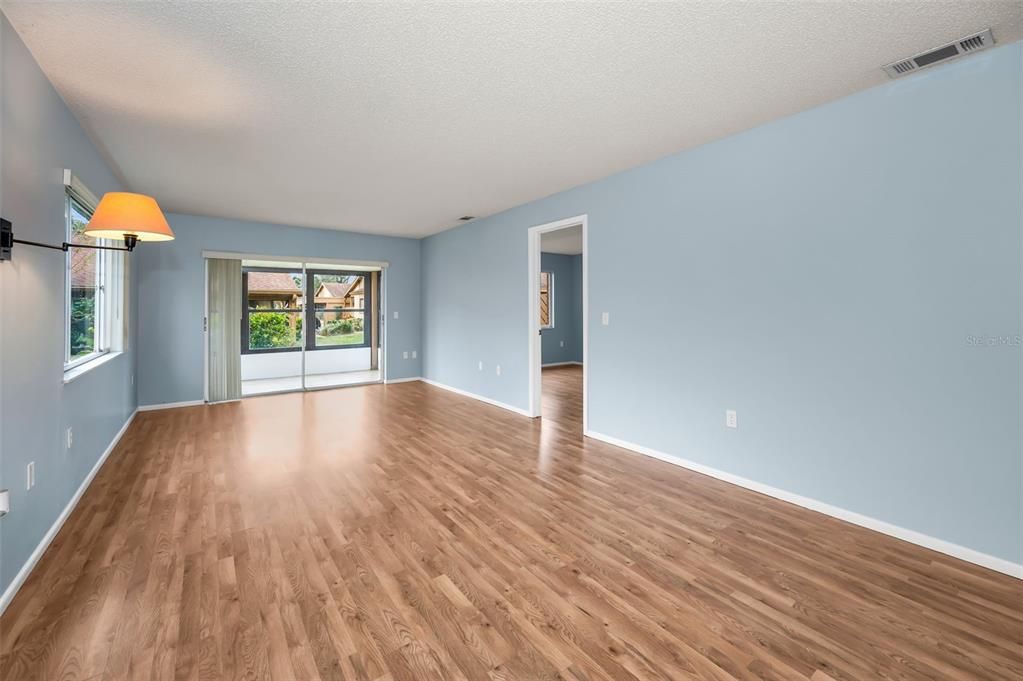 待售: $139,000 (2 贝兹, 2 浴室, 1144 平方英尺)