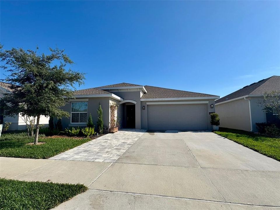 For Sale: $399,900 (4 beds, 2 baths, 1940 Square Feet)