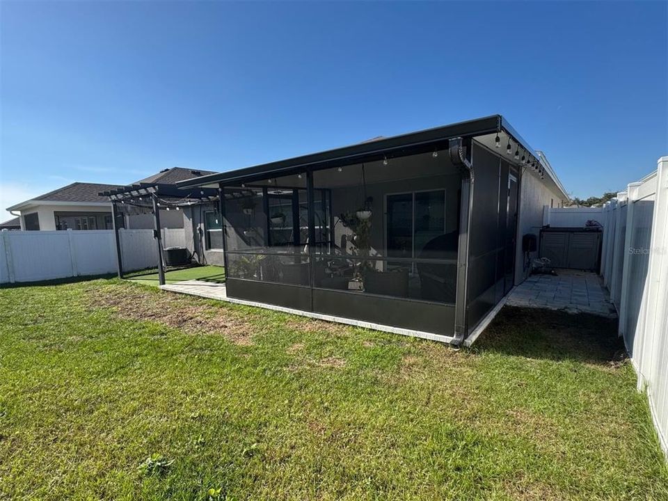 For Sale: $399,900 (4 beds, 2 baths, 1940 Square Feet)