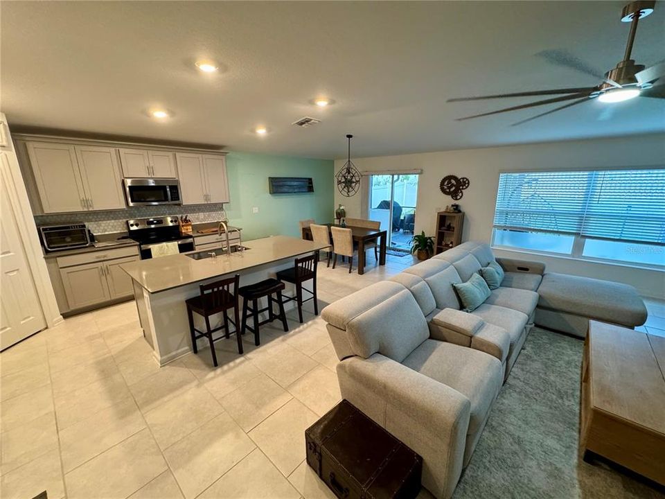 For Sale: $399,900 (4 beds, 2 baths, 1940 Square Feet)