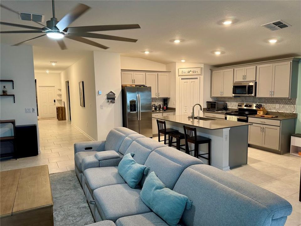 For Sale: $399,900 (4 beds, 2 baths, 1940 Square Feet)