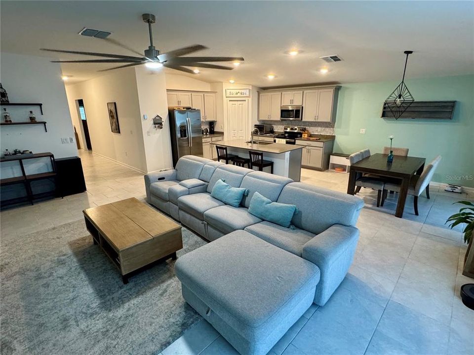 For Sale: $399,900 (4 beds, 2 baths, 1940 Square Feet)