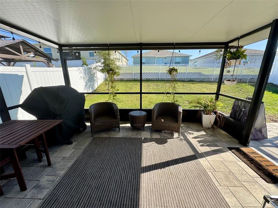 En Venta: $399,900 (4 camas, 2 baños, 1940 Pies cuadrados)