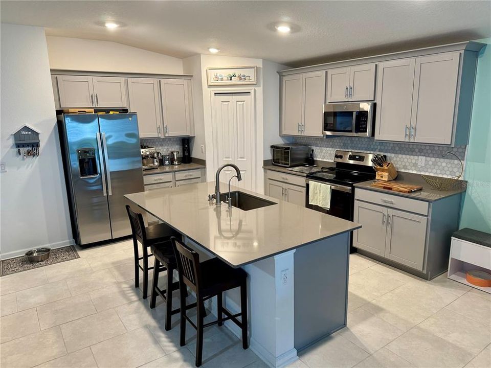 For Sale: $399,900 (4 beds, 2 baths, 1940 Square Feet)